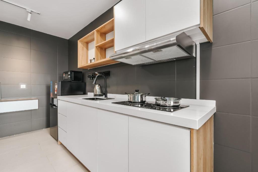 Nowhere 2Br & 2Bath Apartment With Balcony @ Reizz Residences Куала Лумпур Екстериор снимка