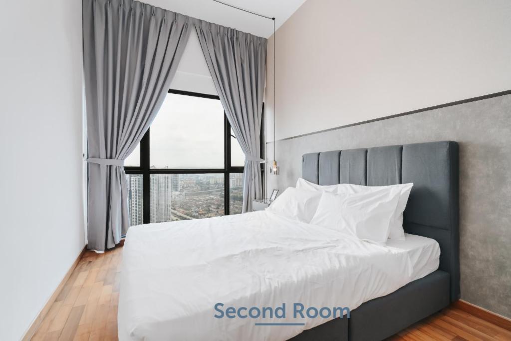 Nowhere 2Br & 2Bath Apartment With Balcony @ Reizz Residences Куала Лумпур Екстериор снимка